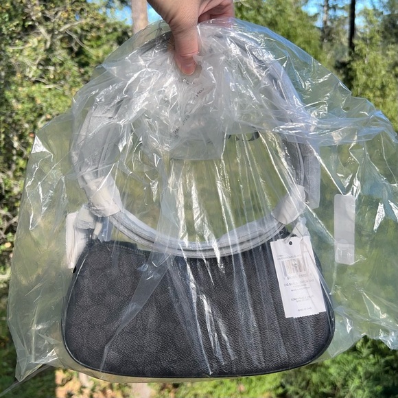 NWT COACH Ashton Baguette Bag CY658 In Signature Canvas w Shearling AUTHNTC New! - Picture 4 of 13